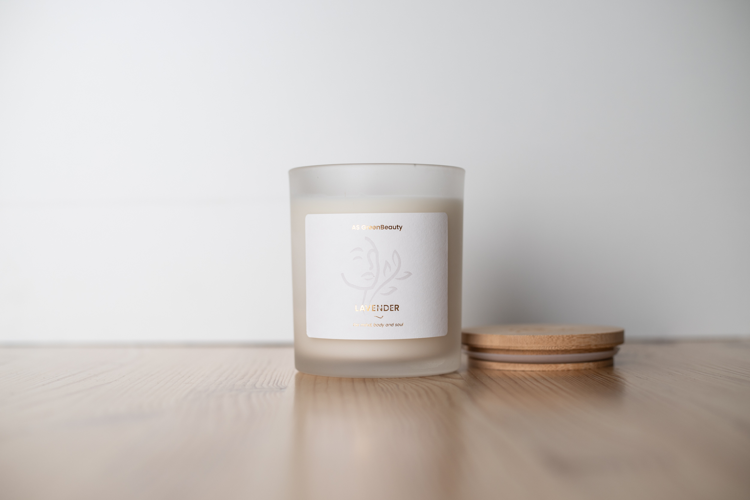 Lavender scented handmade candle - WHITE