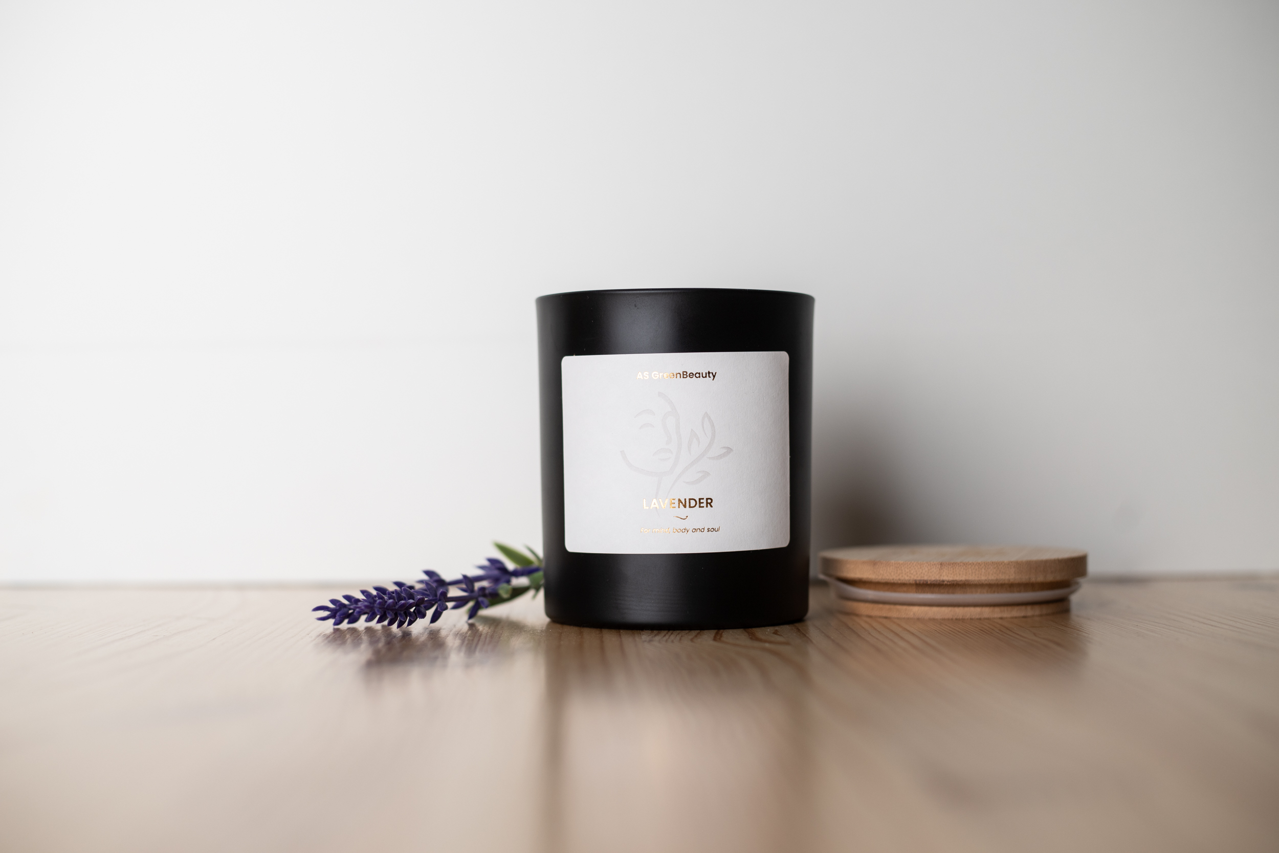 Lavender scented handmade candle - BLACK