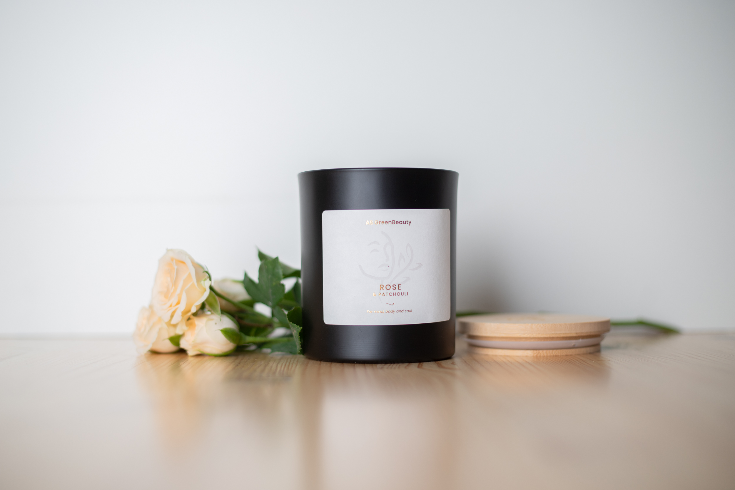 Rose &amp; patchouli scented handmade candle - BLACK