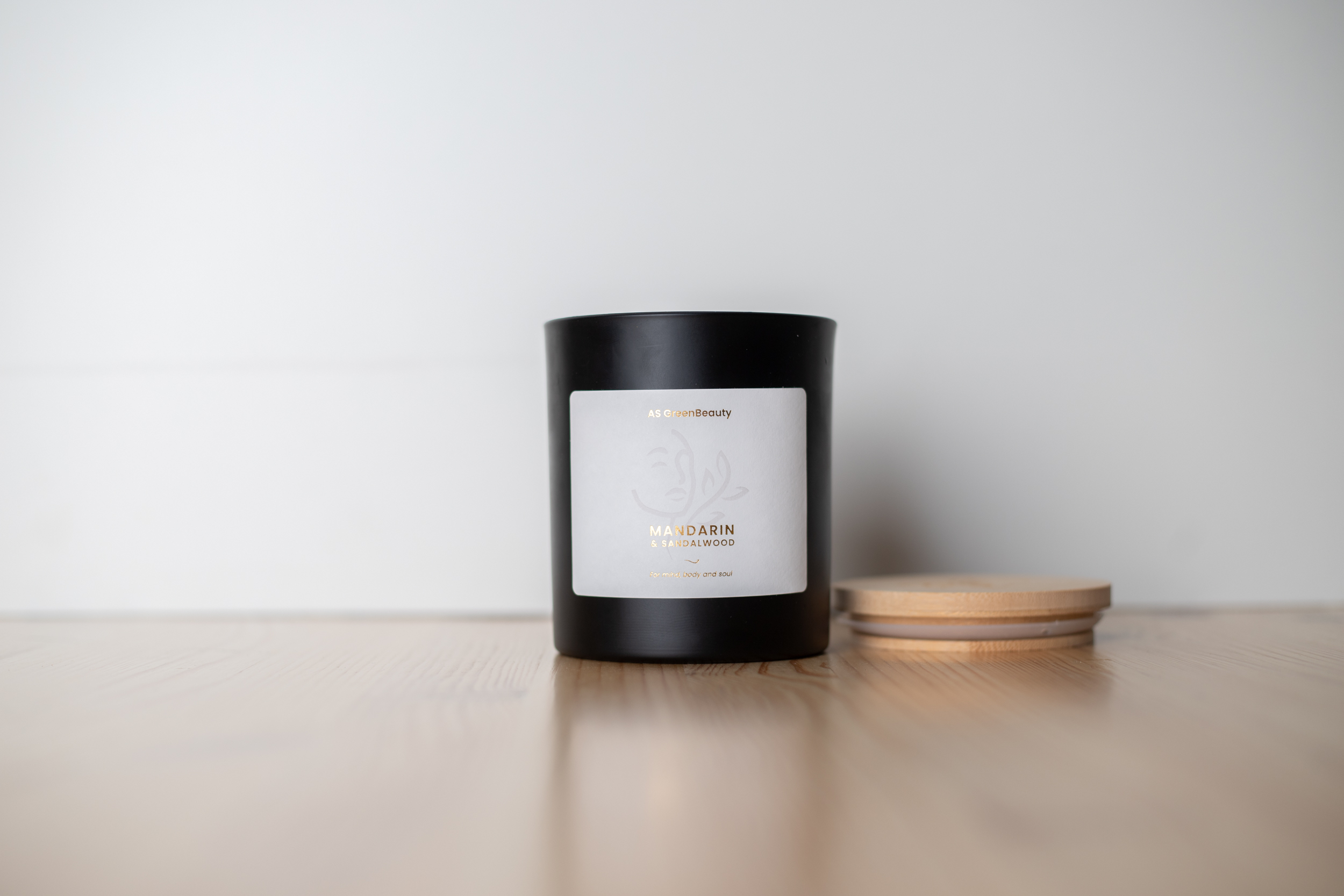 Mandarin &amp; Santal wood scented handmade candle - BLACK